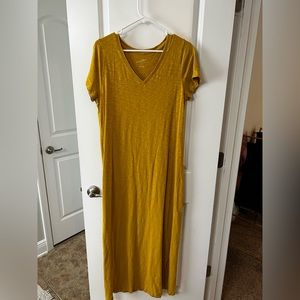 Mustard universal threads dress size Medium.